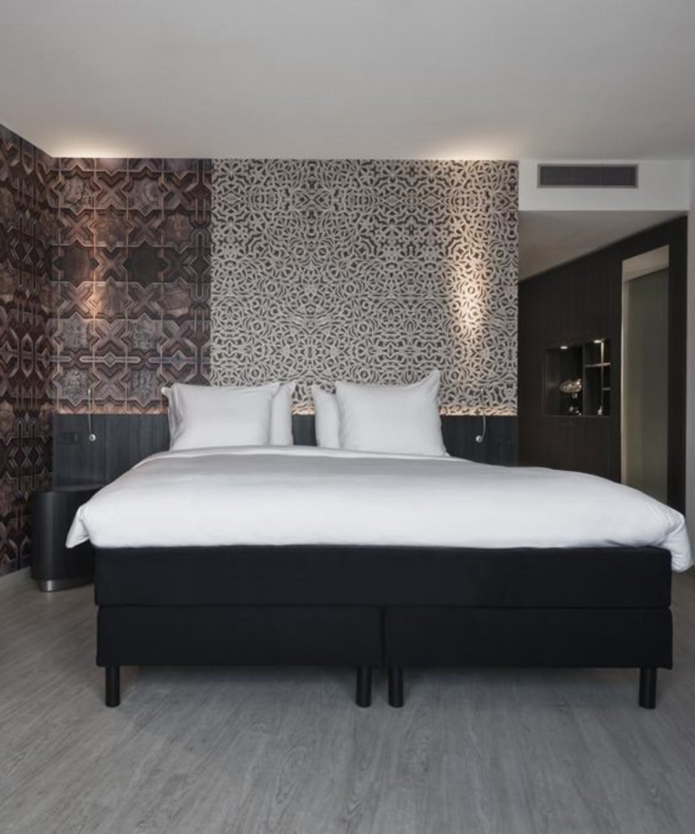 Bett von 348 Suites