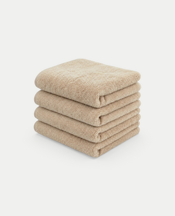 Gästehandtuch Zero-Twist-Baumwolle 30x30 cm (4 Stk.) | Latte Stapel van vier zachte beige handdoeken van DOUXE